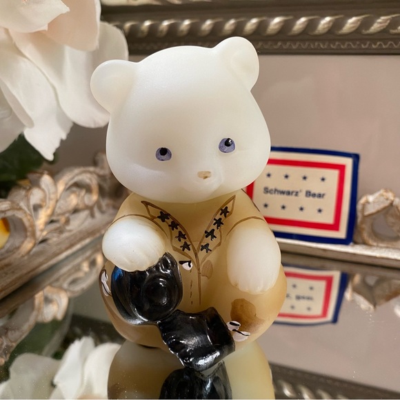 Fenton Schwartz Bear Operation Desert Storm 1991 Figurine - Picture 2 of 10